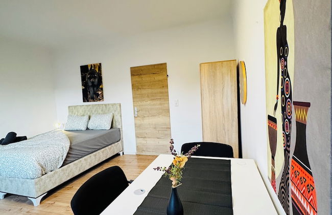 Cozy 3BR Apt with Garden Sleeps 10 - Foto 41