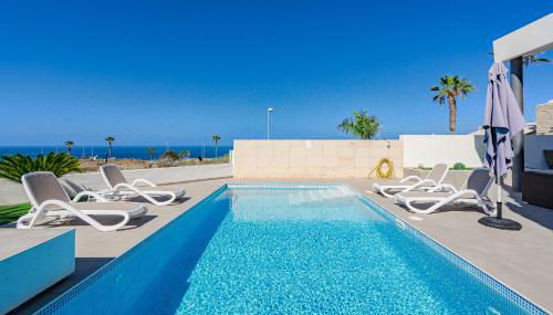 Villa Caterina, Luxury Villa with Heated Pool Ocean View in Adeje, Tenerife - Foto 3, sunbed