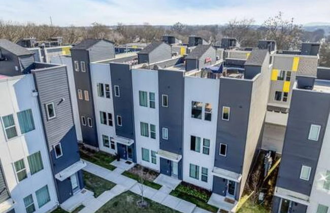 NEW Pink Howdy Oasis 13 Beds Rooftop View Parking - Foto 52