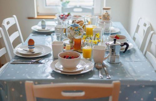 Saintfield Centre - Sleeps 8 - Garage & patio - Foto 27