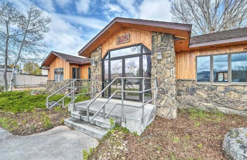 Large Ten Sleep Home on Main St, 10 Mins to Canyon - Foto 2