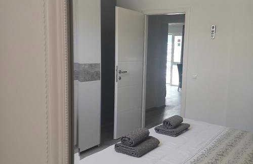 Pia Apartments - Photo 14