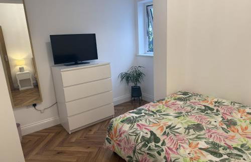 Southend Apartment With Parking, Private Garden and Beach Side Location - Foto 15