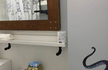 Whole House with Lake and Lift Bridge Overlook for 10 Guests - Foto 46