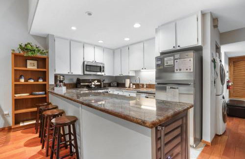 Alpine Escape: Tahoe Oasis Steps from Lake - Foto 6