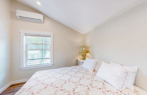 Shorebreeze Inn - Photo 12