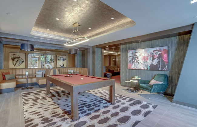 Bright Apartment with Great Amenities - Foto 39