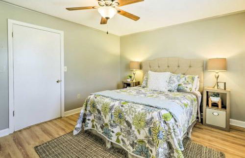 Charming Home with Porch Walk to Greers Ferry Lake! - Foto 13