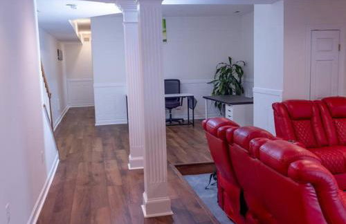 Luxurious Private Basement Suite in Ashton - Photo 2