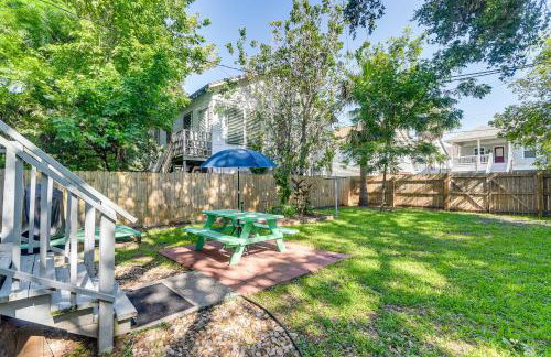 half Mi to Seawall! Family Home with Furnished Patio - Foto 20