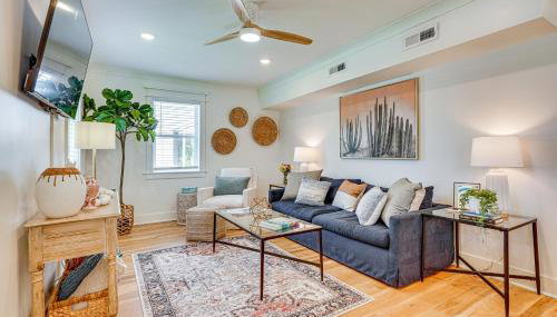 Dtwn Retreat with Game Room! Walk to Hampton Park - Foto 5