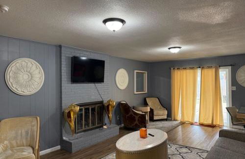 Stylish Remodeled 23 Large beds Near Elvis Presley - Foto 74