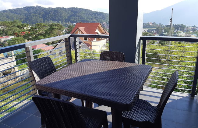 Restful 3BR Hillside Duplex - Foto 33