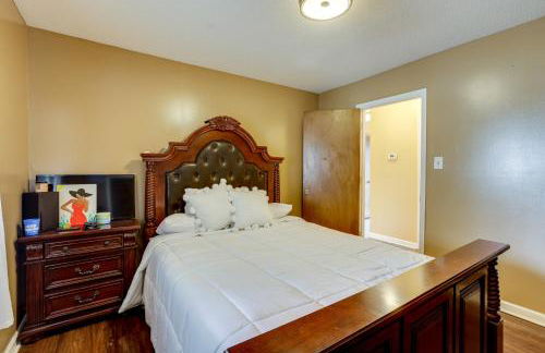 Pool and Large Covered Patio! Decatur Family Getaway - Foto 17