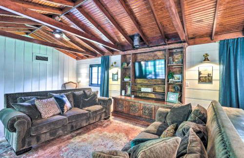 Upscale Dickinson Getaway with Yard on 1 Acre! - Foto 8