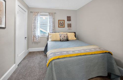 The Cherry St House|Dog Friendly |Sleeps 10 |Near MSU - Foto 16