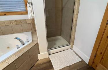 Spacious Modern Home with Game Room - Foto 34