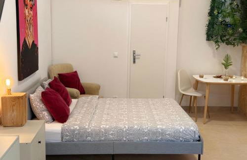 Soho Boho Apartments - with sunny rooftop terrace and fiber optic internet - Photo 61