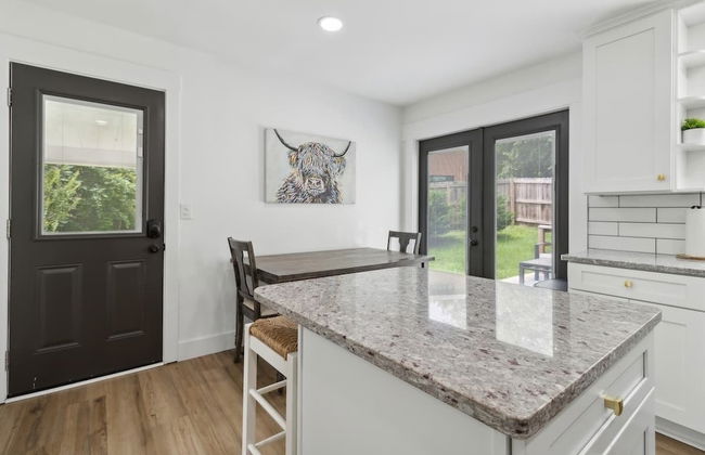 Chic Retreat Near Airport & Downtown Nashville by RedAwning - Photo 14