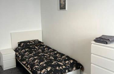 Substantial 5 Bed Townhouse - Foto 7