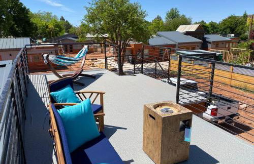 Timber & Tin F 2Bed 2Bath w Pool & Rooftop Deck - Foto 32