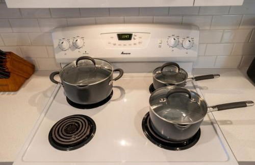 Modern Townhome Enclosed Garage WD - Foto 26