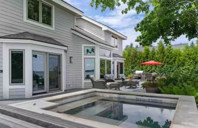 The Luxe Lake House - Photo 16