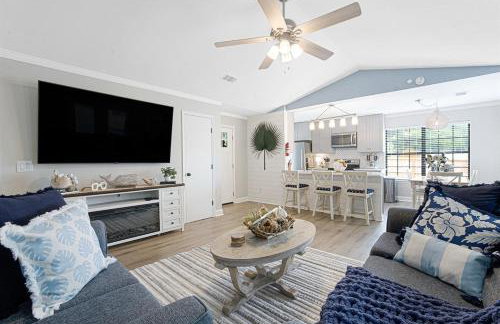 Gritz & Giggles, Where Southern Charm Meets Belly Laughs - Foto 36