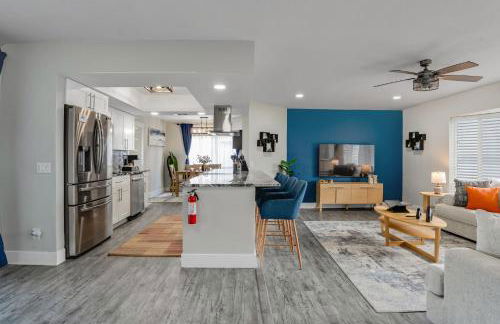 Luxe by Jenn - 3BR Retreat with Heated Pool - Photo 32