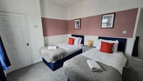 Comfortable 2BR Flat Great Location - Photo 3, towels, heating