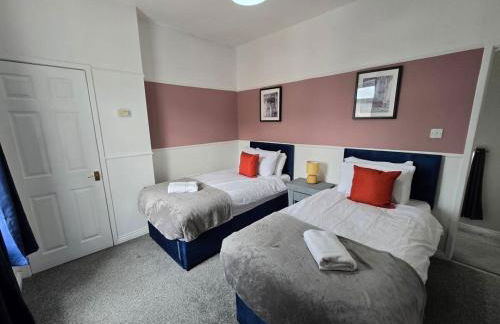 Comfortable 2BR Flat Great Location - Foto 3