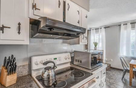 Mins from Parks Hiking & Dining- Brick Bungalow - Foto 27