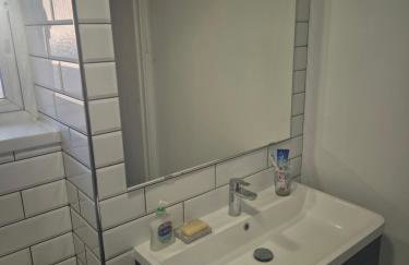 LUXURY One BEDROOM FLAT - Photo 13