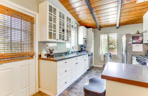 Peaceful Vista House with Gas Grill 1 Mi to Dtwn! - Foto 8