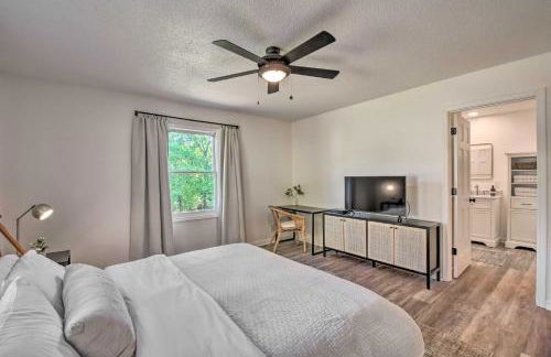 Lakefront Townville Gem with Boat Dock and Kayaks - Foto 14