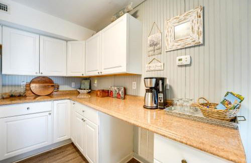 Lake Views and Community Perks Cape Fair Apartment! - Foto 11