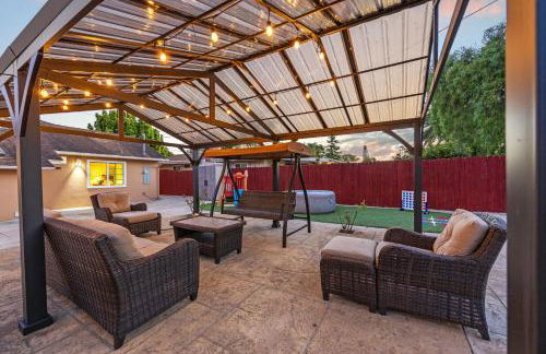 Coastal Home Near UCSB & Airport, Hot Tub, King Beds, Fast Wifi, Sleeps 6 - Foto 32