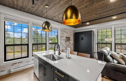 The Loft- Steps from the Lake & Dining- This newly renovated 2 bedroom loft in the heart of McCall - Foto 8