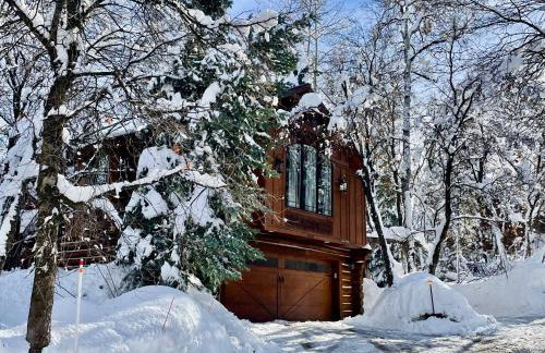 Rustic Sundance cabin sleeps 13 hottub firepits - Foto 8