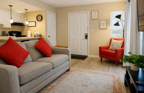 Down Town Convenience, TRAX, Self Check-In Studio - Foto 1