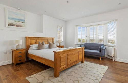 Luxury House, SeaViews, En-Suites & Private Pool - Photo 38