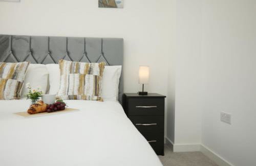 Gregor Place Modern four Bedroom House in Calne with Private Parking, perfect for teams or families staying in the area, Long stays welcome - Photo 27