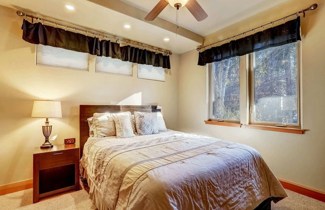 Stunning Forest Retreat - Walk to Upper Truckee River! - Foto 4