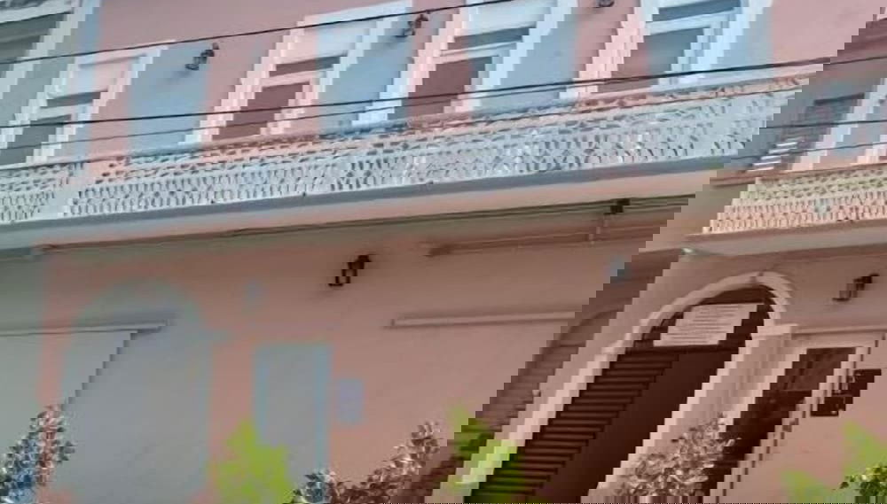 Check-in/check-out kiosk