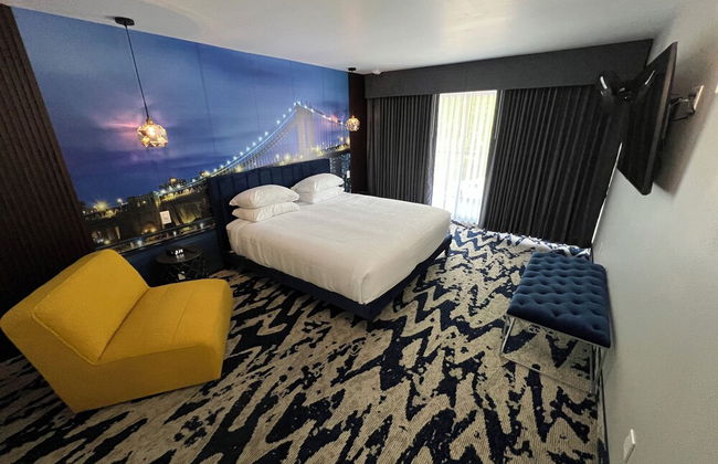 Lighthouse Inn & Suites - Photo 6