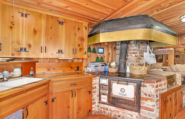 Rustic Knotty Pine - Minutes to the Water! - Foto 7