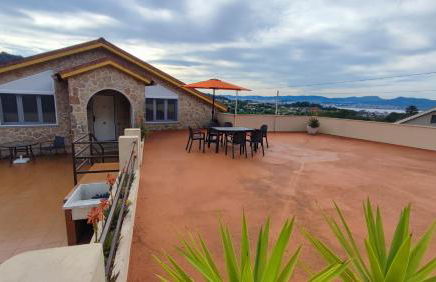 Casa con jardín y gran terraza con vistas al mar - Foto 18