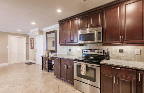 1055-606 Gulf Side High Rise with Pond View - Foto 5