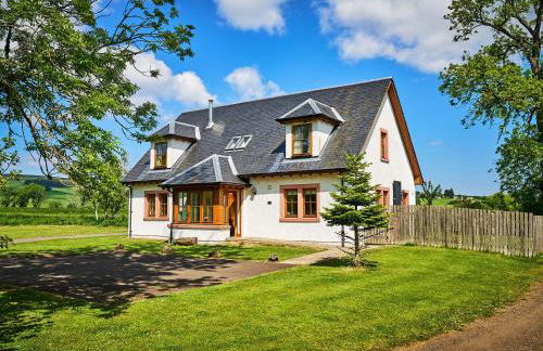 Holly House - Photo 2