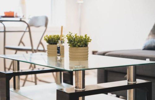 Top Floor 1BR Wishaw Flat with Parking - Foto 28